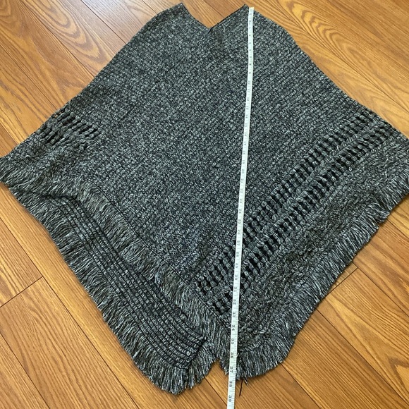 Stylesilove women’s two tone knit fringe poncho pullover sweater wrap cape - Picture 12 of 14